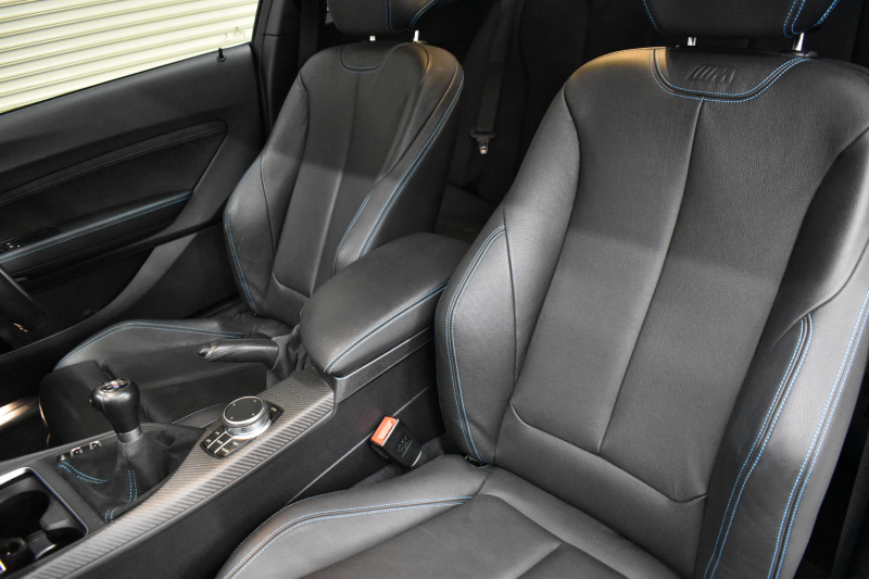 BMW Mシリーズ M2 6速MT LCI後期 ﾋｰﾀｰ付黒革 ｱﾀﾞﾌﾟﾃｨﾌﾞﾍｷｻｺﾞﾅﾙLEDﾍｯﾄﾞﾗｲﾄ&ﾃｰﾙ ﾀｯﾁﾊﾟﾈﾙHDDﾅﾋﾞBｶﾒﾗ 19AW 車線逸脱&歩行者警告 衝突軽減ﾌﾞﾚｰｷ ｶｰﾎﾞﾝｲﾝﾃﾘｱ ｽﾏｰﾄｷｰ 2年保証