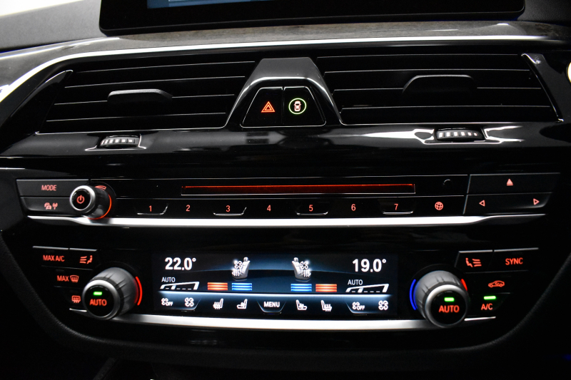 BMW 5シリーズ 540i Xﾄﾞﾗｲﾌﾞ Mｽﾎﾟｰﾂ ｺﾝﾌｫｰﾄ&ｲﾉﾍﾞｰｼｮﾝP ｻﾝﾙｰﾌ Mﾊﾟﾌｫﾏﾝｽﾊﾟｰﾂ多数 4WD G30型 直6ﾀｰﾎﾞ 340馬力 Fﾍﾞﾝﾁﾚｰｼｮﾝ&ﾏｯｻｰｼﾞ付全席ﾋｰﾀｰ付黒革 Mｽﾎﾟｰﾂﾌﾞﾚｰｷ ﾊｰﾏﾝｶｰﾄﾞﾝｻｳﾝﾄﾞ 4ｿﾞｰﾝAC 2年保証