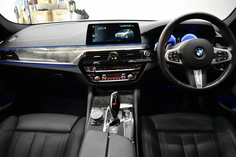 BMW 5シリーズ 540i Xﾄﾞﾗｲﾌﾞ Mｽﾎﾟｰﾂ ｺﾝﾌｫｰﾄ&ｲﾉﾍﾞｰｼｮﾝP ｻﾝﾙｰﾌ Mﾊﾟﾌｫﾏﾝｽﾊﾟｰﾂ多数 4WD G30型 直6ﾀｰﾎﾞ 340馬力 Fﾍﾞﾝﾁﾚｰｼｮﾝ&ﾏｯｻｰｼﾞ付全席ﾋｰﾀｰ付黒革 Mｽﾎﾟｰﾂﾌﾞﾚｰｷ ﾊｰﾏﾝｶｰﾄﾞﾝｻｳﾝﾄﾞ 4ｿﾞｰﾝAC 2年保証