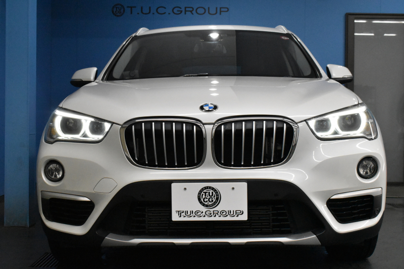 BMW X1 Xdrive18dｱｰﾊﾞﾆｽﾀ 西日本限定車  4WD ﾊｲﾗｲﾝ&ｺﾝﾌｫｰﾄP ｱﾄﾞﾊﾞﾝｽﾄﾞｱｸﾃｨﾌﾞｾｰﾌﾃｨP 追従ACC 変更後ﾀｯﾁﾊﾊﾟﾈﾙiﾄﾞﾗｲﾌﾞﾅﾋﾞBｶﾒﾗ Pｱｼｽﾄ 前後PDC  HUD ﾋｰﾀｰ付電動茶革 LEDﾍｯﾄﾞﾗｲﾄ 衝突軽減B 車線逸脱&歩行者警告 電動ﾄﾗﾝｸ  ｽﾏｰﾄｷｰ  2年保証