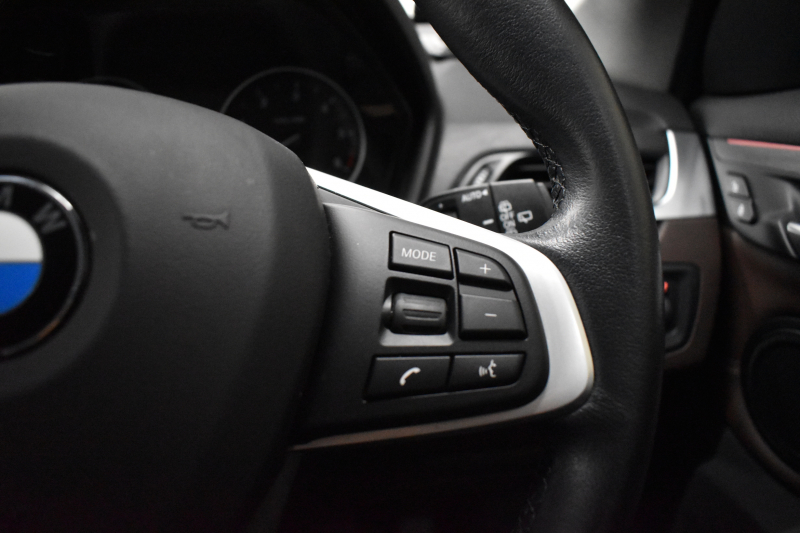 BMW X1 Xdrive18dｱｰﾊﾞﾆｽﾀ 西日本限定車  4WD ﾊｲﾗｲﾝ&ｺﾝﾌｫｰﾄP ｱﾄﾞﾊﾞﾝｽﾄﾞｱｸﾃｨﾌﾞｾｰﾌﾃｨP 追従ACC 変更後ﾀｯﾁﾊﾊﾟﾈﾙiﾄﾞﾗｲﾌﾞﾅﾋﾞBｶﾒﾗ Pｱｼｽﾄ 前後PDC  HUD ﾋｰﾀｰ付電動茶革 LEDﾍｯﾄﾞﾗｲﾄ 衝突軽減B 車線逸脱&歩行者警告 電動ﾄﾗﾝｸ  ｽﾏｰﾄｷｰ  2年保証