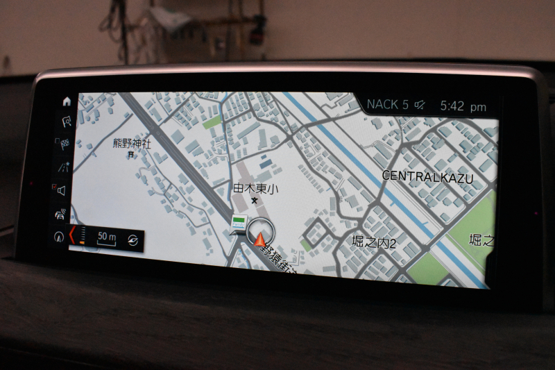 BMW X1 Xdrive18dｱｰﾊﾞﾆｽﾀ 西日本限定車  4WD ﾊｲﾗｲﾝ&ｺﾝﾌｫｰﾄP ｱﾄﾞﾊﾞﾝｽﾄﾞｱｸﾃｨﾌﾞｾｰﾌﾃｨP 追従ACC 変更後ﾀｯﾁﾊﾊﾟﾈﾙiﾄﾞﾗｲﾌﾞﾅﾋﾞBｶﾒﾗ Pｱｼｽﾄ 前後PDC  HUD ﾋｰﾀｰ付電動茶革 LEDﾍｯﾄﾞﾗｲﾄ 衝突軽減B 車線逸脱&歩行者警告 電動ﾄﾗﾝｸ  ｽﾏｰﾄｷｰ  2年保証