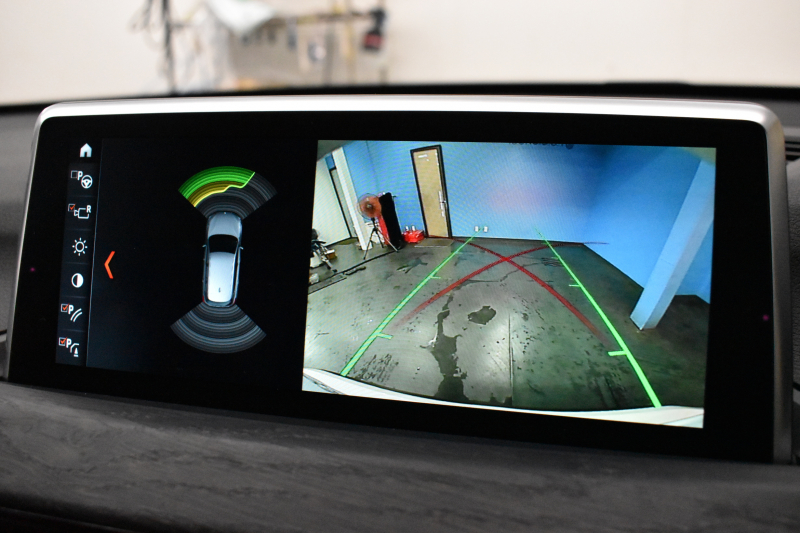 BMW X1 Xdrive18dｱｰﾊﾞﾆｽﾀ 西日本限定車  4WD ﾊｲﾗｲﾝ&ｺﾝﾌｫｰﾄP ｱﾄﾞﾊﾞﾝｽﾄﾞｱｸﾃｨﾌﾞｾｰﾌﾃｨP 追従ACC 変更後ﾀｯﾁﾊﾊﾟﾈﾙiﾄﾞﾗｲﾌﾞﾅﾋﾞBｶﾒﾗ Pｱｼｽﾄ 前後PDC  HUD ﾋｰﾀｰ付電動茶革 LEDﾍｯﾄﾞﾗｲﾄ 衝突軽減B 車線逸脱&歩行者警告 電動ﾄﾗﾝｸ  ｽﾏｰﾄｷｰ  2年保証