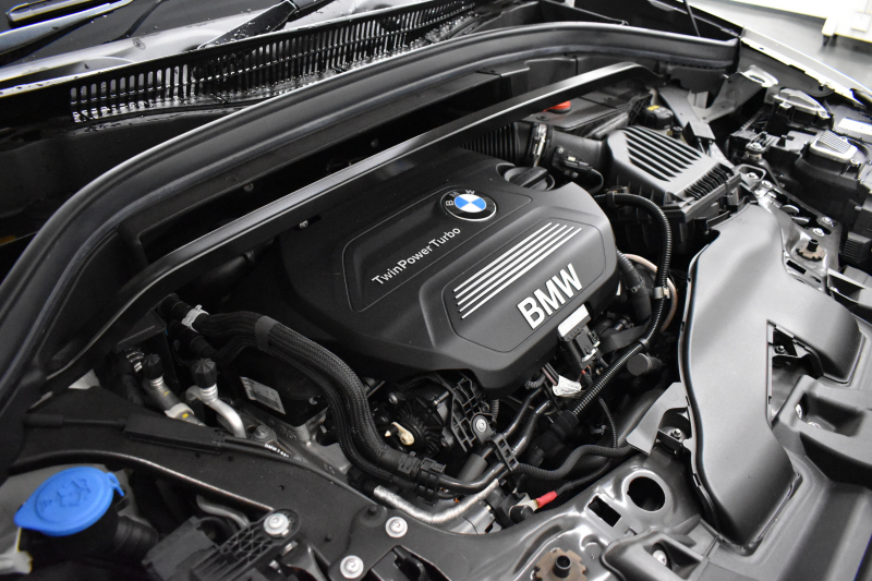 BMW X1 Xdrive18dｱｰﾊﾞﾆｽﾀ 西日本限定車  4WD ﾊｲﾗｲﾝ&ｺﾝﾌｫｰﾄP ｱﾄﾞﾊﾞﾝｽﾄﾞｱｸﾃｨﾌﾞｾｰﾌﾃｨP 追従ACC 変更後ﾀｯﾁﾊﾊﾟﾈﾙiﾄﾞﾗｲﾌﾞﾅﾋﾞBｶﾒﾗ Pｱｼｽﾄ 前後PDC  HUD ﾋｰﾀｰ付電動茶革 LEDﾍｯﾄﾞﾗｲﾄ 衝突軽減B 車線逸脱&歩行者警告 電動ﾄﾗﾝｸ  ｽﾏｰﾄｷｰ  2年保証