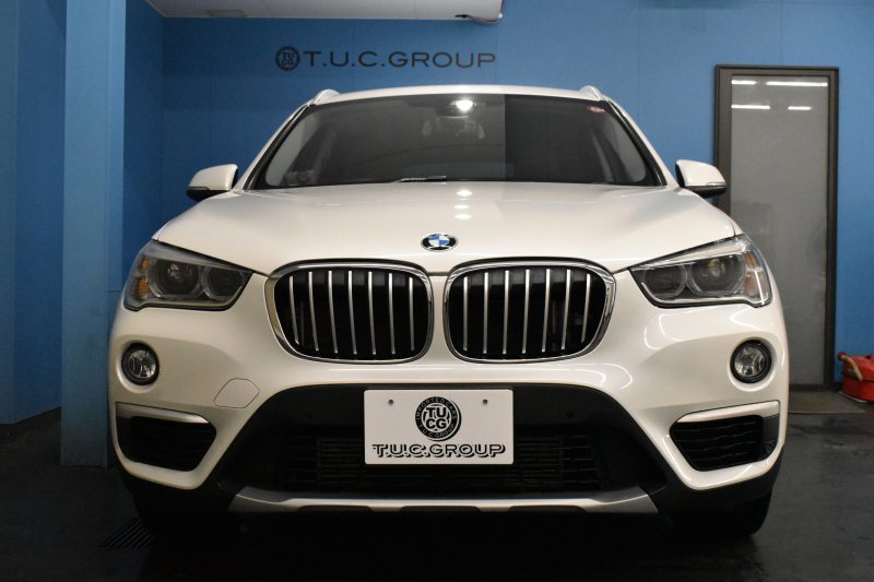 BMW X1 Xdrive18dｱｰﾊﾞﾆｽﾀ 西日本限定車  4WD ﾊｲﾗｲﾝ&ｺﾝﾌｫｰﾄP ｱﾄﾞﾊﾞﾝｽﾄﾞｱｸﾃｨﾌﾞｾｰﾌﾃｨP 追従ACC 変更後ﾀｯﾁﾊﾊﾟﾈﾙiﾄﾞﾗｲﾌﾞﾅﾋﾞBｶﾒﾗ Pｱｼｽﾄ 前後PDC  HUD ﾋｰﾀｰ付電動茶革 LEDﾍｯﾄﾞﾗｲﾄ 衝突軽減B 車線逸脱&歩行者警告 電動ﾄﾗﾝｸ  ｽﾏｰﾄｷｰ  2年保証