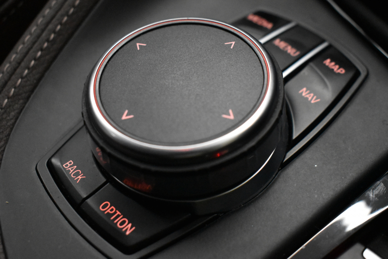 BMW X1 Xdrive18dｱｰﾊﾞﾆｽﾀ 西日本限定車  4WD ﾊｲﾗｲﾝ&ｺﾝﾌｫｰﾄP ｱﾄﾞﾊﾞﾝｽﾄﾞｱｸﾃｨﾌﾞｾｰﾌﾃｨP 追従ACC 変更後ﾀｯﾁﾊﾊﾟﾈﾙiﾄﾞﾗｲﾌﾞﾅﾋﾞBｶﾒﾗ Pｱｼｽﾄ 前後PDC  HUD ﾋｰﾀｰ付電動茶革 LEDﾍｯﾄﾞﾗｲﾄ 衝突軽減B 車線逸脱&歩行者警告 電動ﾄﾗﾝｸ  ｽﾏｰﾄｷｰ  2年保証