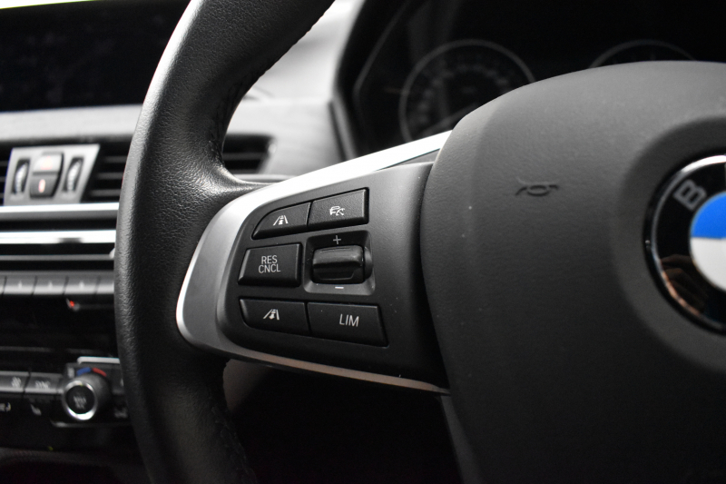 BMW X1 Xdrive18dｱｰﾊﾞﾆｽﾀ 西日本限定車  4WD ﾊｲﾗｲﾝ&ｺﾝﾌｫｰﾄP ｱﾄﾞﾊﾞﾝｽﾄﾞｱｸﾃｨﾌﾞｾｰﾌﾃｨP 追従ACC 変更後ﾀｯﾁﾊﾊﾟﾈﾙiﾄﾞﾗｲﾌﾞﾅﾋﾞBｶﾒﾗ Pｱｼｽﾄ 前後PDC  HUD ﾋｰﾀｰ付電動茶革 LEDﾍｯﾄﾞﾗｲﾄ 衝突軽減B 車線逸脱&歩行者警告 電動ﾄﾗﾝｸ  ｽﾏｰﾄｷｰ  2年保証