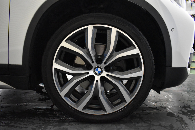 BMW X1 Xdrive18dｱｰﾊﾞﾆｽﾀ 西日本限定車  4WD ﾊｲﾗｲﾝ&ｺﾝﾌｫｰﾄP ｱﾄﾞﾊﾞﾝｽﾄﾞｱｸﾃｨﾌﾞｾｰﾌﾃｨP 追従ACC 変更後ﾀｯﾁﾊﾊﾟﾈﾙiﾄﾞﾗｲﾌﾞﾅﾋﾞBｶﾒﾗ Pｱｼｽﾄ 前後PDC  HUD ﾋｰﾀｰ付電動茶革 LEDﾍｯﾄﾞﾗｲﾄ 衝突軽減B 車線逸脱&歩行者警告 電動ﾄﾗﾝｸ  ｽﾏｰﾄｷｰ  2年保証