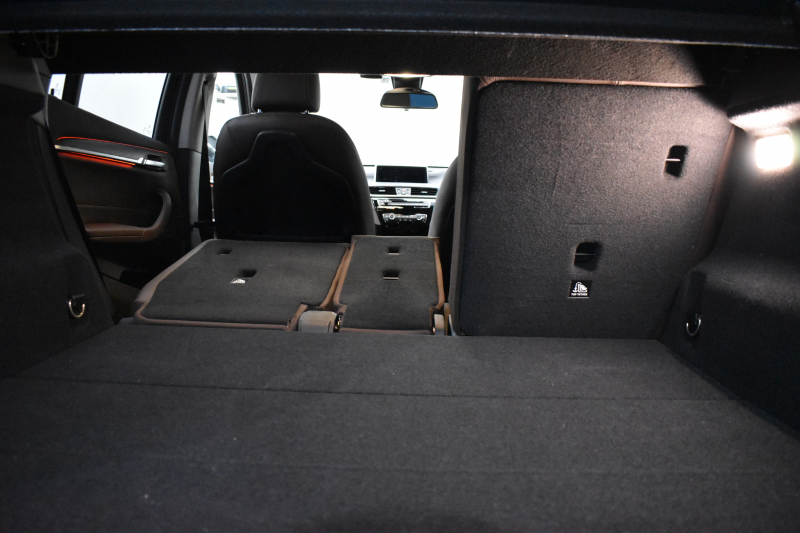 BMW X1 Xdrive18dｱｰﾊﾞﾆｽﾀ 西日本限定車  4WD ﾊｲﾗｲﾝ&ｺﾝﾌｫｰﾄP ｱﾄﾞﾊﾞﾝｽﾄﾞｱｸﾃｨﾌﾞｾｰﾌﾃｨP 追従ACC 変更後ﾀｯﾁﾊﾊﾟﾈﾙiﾄﾞﾗｲﾌﾞﾅﾋﾞBｶﾒﾗ Pｱｼｽﾄ 前後PDC  HUD ﾋｰﾀｰ付電動茶革 LEDﾍｯﾄﾞﾗｲﾄ 衝突軽減B 車線逸脱&歩行者警告 電動ﾄﾗﾝｸ  ｽﾏｰﾄｷｰ  2年保証