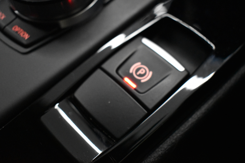 BMW X1 Xdrive18dｱｰﾊﾞﾆｽﾀ 西日本限定車  4WD ﾊｲﾗｲﾝ&ｺﾝﾌｫｰﾄP ｱﾄﾞﾊﾞﾝｽﾄﾞｱｸﾃｨﾌﾞｾｰﾌﾃｨP 追従ACC 変更後ﾀｯﾁﾊﾊﾟﾈﾙiﾄﾞﾗｲﾌﾞﾅﾋﾞBｶﾒﾗ Pｱｼｽﾄ 前後PDC  HUD ﾋｰﾀｰ付電動茶革 LEDﾍｯﾄﾞﾗｲﾄ 衝突軽減B 車線逸脱&歩行者警告 電動ﾄﾗﾝｸ  ｽﾏｰﾄｷｰ  2年保証