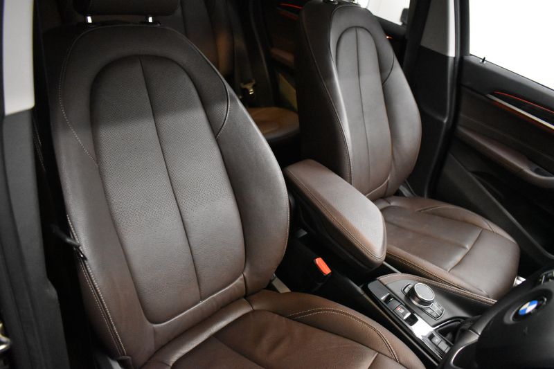 BMW X1 Xdrive18d Xﾗｲﾝ 4WD ﾊｲﾗｲﾝ&ｺﾝﾌｫｰﾄP ｱﾄﾞﾊﾞﾝｽﾄﾞｱｸﾃｨﾌﾞｾｰﾌﾃｨP 中期型 追従ACC HUD ﾋｰﾀｰ付電動ﾓｶ革 ﾀｯﾁﾊﾟﾈﾙiﾄﾞﾗｲﾌﾞﾅﾋﾞBｶﾒﾗ Pｱｼｽﾄ 前後PDC LEDﾍｯﾄﾞﾗｲﾄ 衝突軽減B 車線逸脱&歩行者警告 電動ﾄﾗﾝｸ  ｽﾏｰﾄｷｰ Bluetoothｵｰﾃﾞｨｵ＆通話 2年保証