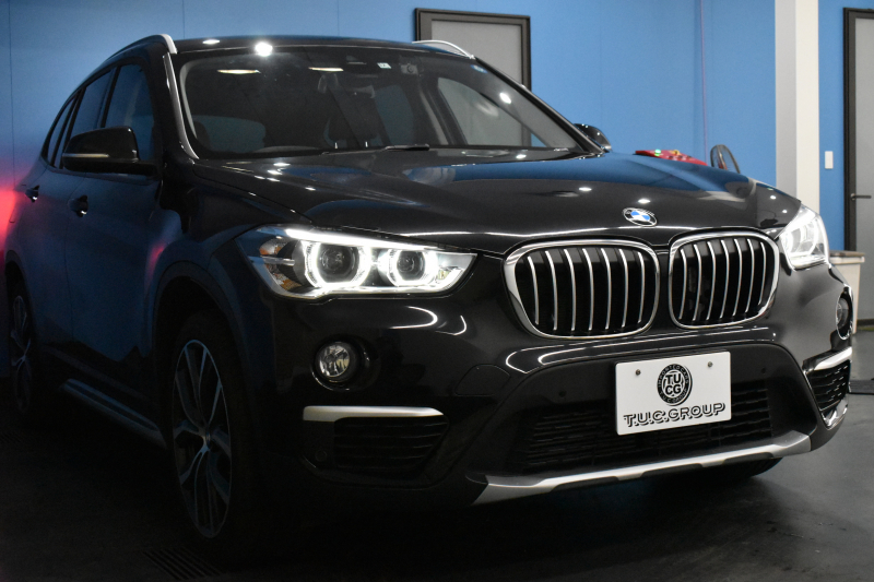 BMW X1 Xdrive18d Xﾗｲﾝ 4WD ﾊｲﾗｲﾝ&ｺﾝﾌｫｰﾄP ｱﾄﾞﾊﾞﾝｽﾄﾞｱｸﾃｨﾌﾞｾｰﾌﾃｨP 中期型 追従ACC HUD ﾋｰﾀｰ付電動ﾓｶ革 ﾀｯﾁﾊﾟﾈﾙiﾄﾞﾗｲﾌﾞﾅﾋﾞBｶﾒﾗ Pｱｼｽﾄ 前後PDC LEDﾍｯﾄﾞﾗｲﾄ 衝突軽減B 車線逸脱&歩行者警告 電動ﾄﾗﾝｸ  ｽﾏｰﾄｷｰ Bluetoothｵｰﾃﾞｨｵ＆通話 2年保証
