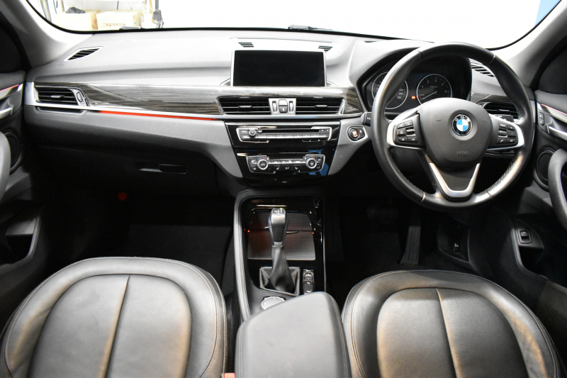 BMW X1 Xdrive18d Xﾗｲﾝ 4WD ﾊｲﾗｲﾝ&ｺﾝﾌｫｰﾄP ｱﾄﾞﾊﾞﾝｽﾄﾞｱｸﾃｨﾌﾞｾｰﾌﾃｨP 追従ACC HUD ﾋｰﾀｰ付電動黒革 ﾀｯﾁﾊﾟﾈﾙiﾄﾞﾗｲﾌﾞﾅﾋﾞ LEDﾍｯﾄﾞﾗｲﾄ 衝突軽減B 車線逸脱&歩行者警告  Bｶﾒﾗ Pｱｼｽﾄ 前後PDC 電動ﾄﾗﾝｸ  ｽﾏｰﾄｷｰ Bluetoothｵｰﾃﾞｨｵ＆通話 2年保証