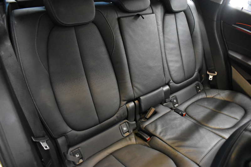 BMW X1 Xdrive18d Xﾗｲﾝ 4WD ﾊｲﾗｲﾝ&ｺﾝﾌｫｰﾄP ｱﾄﾞﾊﾞﾝｽﾄﾞｱｸﾃｨﾌﾞｾｰﾌﾃｨP 追従ACC HUD ﾋｰﾀｰ付電動黒革 ﾀｯﾁﾊﾟﾈﾙiﾄﾞﾗｲﾌﾞﾅﾋﾞ LEDﾍｯﾄﾞﾗｲﾄ 衝突軽減B 車線逸脱&歩行者警告  Bｶﾒﾗ Pｱｼｽﾄ 前後PDC 電動ﾄﾗﾝｸ  ｽﾏｰﾄｷｰ Bluetoothｵｰﾃﾞｨｵ＆通話 2年保証