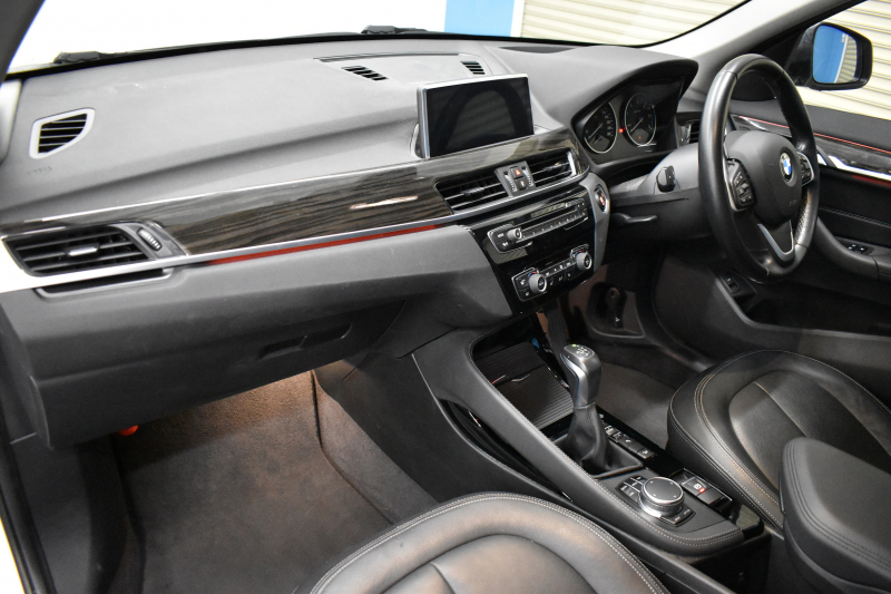 BMW X1 Xdrive18d Xﾗｲﾝ 4WD ﾊｲﾗｲﾝ&ｺﾝﾌｫｰﾄP ｱﾄﾞﾊﾞﾝｽﾄﾞｱｸﾃｨﾌﾞｾｰﾌﾃｨP 追従ACC HUD ﾋｰﾀｰ付電動黒革 ﾀｯﾁﾊﾟﾈﾙiﾄﾞﾗｲﾌﾞﾅﾋﾞ LEDﾍｯﾄﾞﾗｲﾄ 衝突軽減B 車線逸脱&歩行者警告  Bｶﾒﾗ Pｱｼｽﾄ 前後PDC 電動ﾄﾗﾝｸ  ｽﾏｰﾄｷｰ Bluetoothｵｰﾃﾞｨｵ＆通話 2年保証