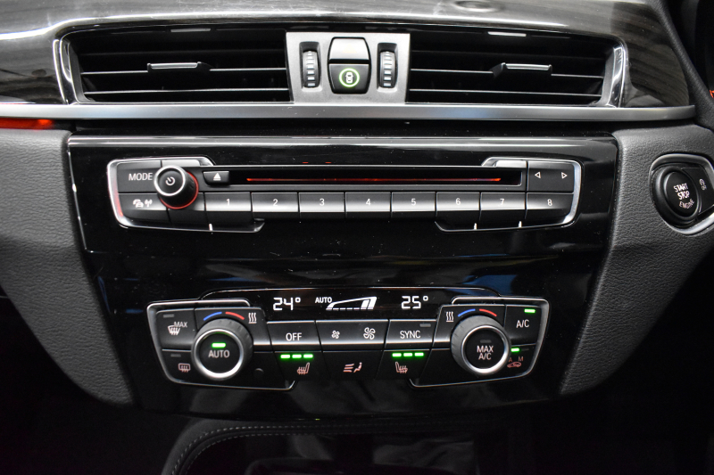 BMW X1 Xdrive18d Xﾗｲﾝ 4WD ﾊｲﾗｲﾝ&ｺﾝﾌｫｰﾄP ｱﾄﾞﾊﾞﾝｽﾄﾞｱｸﾃｨﾌﾞｾｰﾌﾃｨP 追従ACC HUD ﾋｰﾀｰ付電動黒革 ﾀｯﾁﾊﾟﾈﾙiﾄﾞﾗｲﾌﾞﾅﾋﾞ LEDﾍｯﾄﾞﾗｲﾄ 衝突軽減B 車線逸脱&歩行者警告  Bｶﾒﾗ Pｱｼｽﾄ 前後PDC 電動ﾄﾗﾝｸ  ｽﾏｰﾄｷｰ Bluetoothｵｰﾃﾞｨｵ＆通話 2年保証