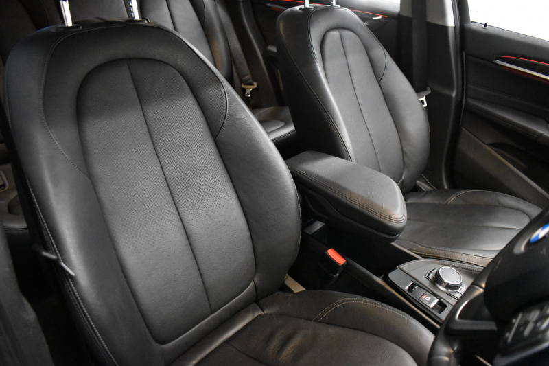 BMW X1 Xdrive18d Xﾗｲﾝ 4WD ﾊｲﾗｲﾝ&ｺﾝﾌｫｰﾄP ｱﾄﾞﾊﾞﾝｽﾄﾞｱｸﾃｨﾌﾞｾｰﾌﾃｨP 追従ACC HUD ﾋｰﾀｰ付電動黒革 ﾀｯﾁﾊﾟﾈﾙiﾄﾞﾗｲﾌﾞﾅﾋﾞ LEDﾍｯﾄﾞﾗｲﾄ 衝突軽減B 車線逸脱&歩行者警告  Bｶﾒﾗ Pｱｼｽﾄ 前後PDC 電動ﾄﾗﾝｸ  ｽﾏｰﾄｷｰ Bluetoothｵｰﾃﾞｨｵ＆通話 2年保証