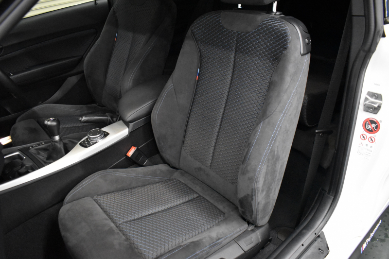 BMW 2シリーズ M235i 6速MT 直6ﾀｰﾎﾞ326馬力 18AW KW車高調 Fｶｰﾎﾞﾝﾘｯﾌﾟ ﾀｯﾁﾊﾟｯﾄﾞ式iﾄﾞﾗｲﾌﾞHDDﾅﾋﾞ ｱﾀﾞﾌﾟﾃｨﾌﾞMｻｽ 大型ﾌﾞﾚｰｷｼｽﾃﾑ 車線逸脱&歩行者警告 衝突軽減ﾌﾞﾚｰｷ ﾘﾔPDC Bｶﾒﾗ ﾄﾞﾗﾊﾟﾌｫ ｽﾏｰﾄｷｰ2年保証