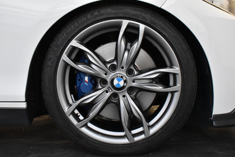 BMW 2シリーズ M235i 6速MT 直6ﾀｰﾎﾞ326馬力 18AW KW車高調 Fｶｰﾎﾞﾝﾘｯﾌﾟ ﾀｯﾁﾊﾟｯﾄﾞ式iﾄﾞﾗｲﾌﾞHDDﾅﾋﾞ ｱﾀﾞﾌﾟﾃｨﾌﾞMｻｽ 大型ﾌﾞﾚｰｷｼｽﾃﾑ 車線逸脱&歩行者警告 衝突軽減ﾌﾞﾚｰｷ ﾘﾔPDC Bｶﾒﾗ ﾄﾞﾗﾊﾟﾌｫ ｽﾏｰﾄｷｰ2年保証