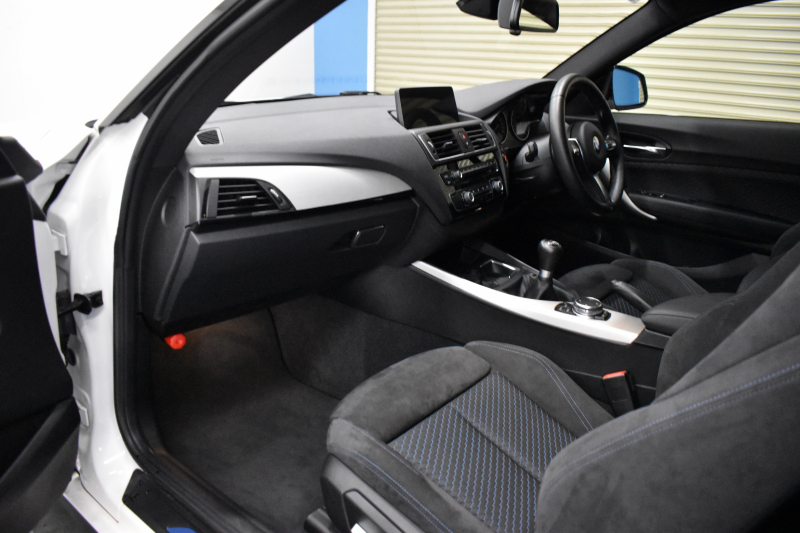 BMW 2シリーズ M235i 6速MT 直6ﾀｰﾎﾞ326馬力 18AW KW車高調 Fｶｰﾎﾞﾝﾘｯﾌﾟ ﾀｯﾁﾊﾟｯﾄﾞ式iﾄﾞﾗｲﾌﾞHDDﾅﾋﾞ ｱﾀﾞﾌﾟﾃｨﾌﾞMｻｽ 大型ﾌﾞﾚｰｷｼｽﾃﾑ 車線逸脱&歩行者警告 衝突軽減ﾌﾞﾚｰｷ ﾘﾔPDC Bｶﾒﾗ ﾄﾞﾗﾊﾟﾌｫ ｽﾏｰﾄｷｰ2年保証