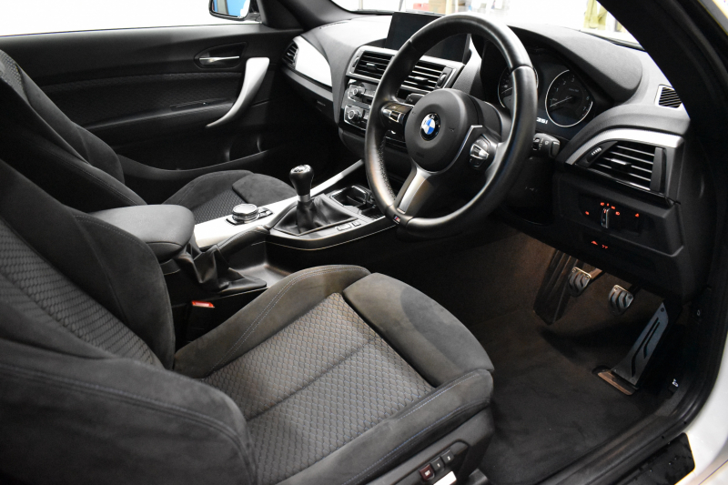 BMW 2シリーズ M235i 6速MT 直6ﾀｰﾎﾞ326馬力 18AW KW車高調 Fｶｰﾎﾞﾝﾘｯﾌﾟ ﾀｯﾁﾊﾟｯﾄﾞ式iﾄﾞﾗｲﾌﾞHDDﾅﾋﾞ ｱﾀﾞﾌﾟﾃｨﾌﾞMｻｽ 大型ﾌﾞﾚｰｷｼｽﾃﾑ 車線逸脱&歩行者警告 衝突軽減ﾌﾞﾚｰｷ ﾘﾔPDC Bｶﾒﾗ ﾄﾞﾗﾊﾟﾌｫ ｽﾏｰﾄｷｰ2年保証