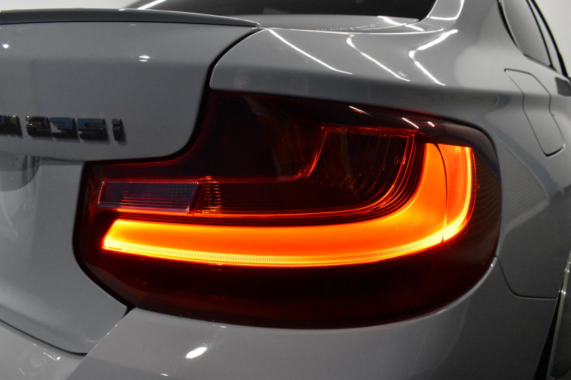 BMW 2シリーズ M235i 6速MT 直6ﾀｰﾎﾞ326馬力 18AW KW車高調 Fｶｰﾎﾞﾝﾘｯﾌﾟ ﾀｯﾁﾊﾟｯﾄﾞ式iﾄﾞﾗｲﾌﾞHDDﾅﾋﾞ ｱﾀﾞﾌﾟﾃｨﾌﾞMｻｽ 大型ﾌﾞﾚｰｷｼｽﾃﾑ 車線逸脱&歩行者警告 衝突軽減ﾌﾞﾚｰｷ ﾘﾔPDC Bｶﾒﾗ ﾄﾞﾗﾊﾟﾌｫ ｽﾏｰﾄｷｰ2年保証