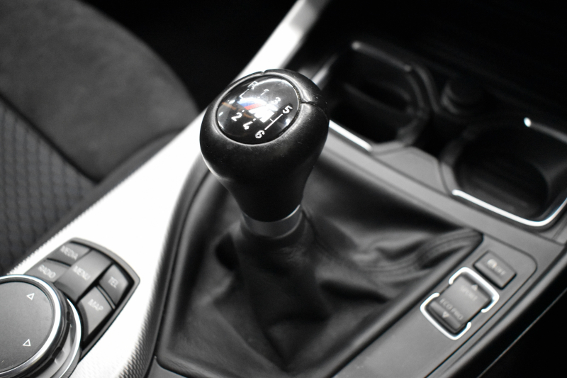 BMW 2シリーズ M235i 6速MT 直6ﾀｰﾎﾞ326馬力 18AW KW車高調 Fｶｰﾎﾞﾝﾘｯﾌﾟ ﾀｯﾁﾊﾟｯﾄﾞ式iﾄﾞﾗｲﾌﾞHDDﾅﾋﾞ ｱﾀﾞﾌﾟﾃｨﾌﾞMｻｽ 大型ﾌﾞﾚｰｷｼｽﾃﾑ 車線逸脱&歩行者警告 衝突軽減ﾌﾞﾚｰｷ ﾘﾔPDC Bｶﾒﾗ ﾄﾞﾗﾊﾟﾌｫ ｽﾏｰﾄｷｰ2年保証