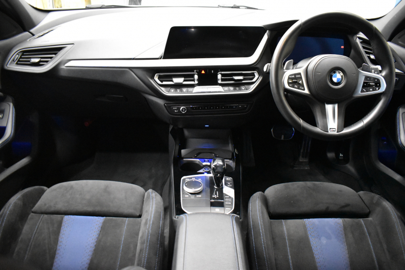 BMW 1シリーズ M135i xDrive ﾌﾙﾀｲﾑ4WD ﾃﾞﾋﾞｭｰP ｺﾝﾌｫｰﾄP ﾅﾋﾞｹﾞｰｼｮﾝP 可変ｻｽﾍﾟﾝｼｮﾝ Mｽﾎﾟｰﾂﾌﾞﾚｰｷ ACC Pｱｼｽﾄ BMWﾗｲﾌﾞｺｯｸﾋﾟｯﾄ ﾋｰﾀｰ付ｱﾙｶﾝﾀｰﾗｺﾝﾋﾞｽﾎﾟｰﾂｼｰﾄ ﾀｯﾁﾊﾟﾈﾙﾅﾋﾞ ｱｯﾌﾟﾙｶｰﾌﾟﾚｲ ﾍｷｻｺﾞﾅﾙLEDﾍｯﾄﾞﾗｲﾄ  2年保証