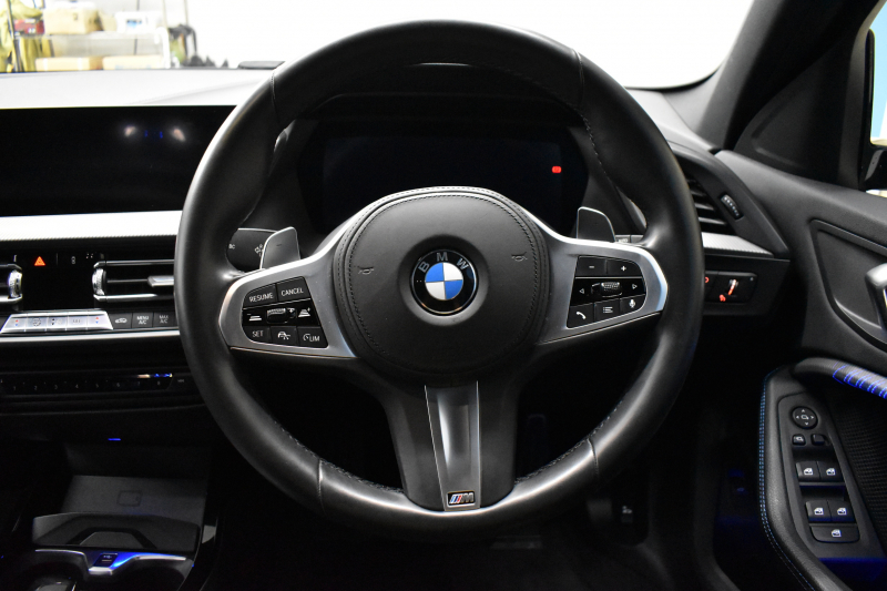 BMW 1シリーズ M135i xDrive ﾌﾙﾀｲﾑ4WD ﾃﾞﾋﾞｭｰP ｺﾝﾌｫｰﾄP ﾅﾋﾞｹﾞｰｼｮﾝP 可変ｻｽﾍﾟﾝｼｮﾝ Mｽﾎﾟｰﾂﾌﾞﾚｰｷ ACC Pｱｼｽﾄ BMWﾗｲﾌﾞｺｯｸﾋﾟｯﾄ ﾋｰﾀｰ付ｱﾙｶﾝﾀｰﾗｺﾝﾋﾞｽﾎﾟｰﾂｼｰﾄ ﾀｯﾁﾊﾟﾈﾙﾅﾋﾞ ｱｯﾌﾟﾙｶｰﾌﾟﾚｲ ﾍｷｻｺﾞﾅﾙLEDﾍｯﾄﾞﾗｲﾄ  2年保証