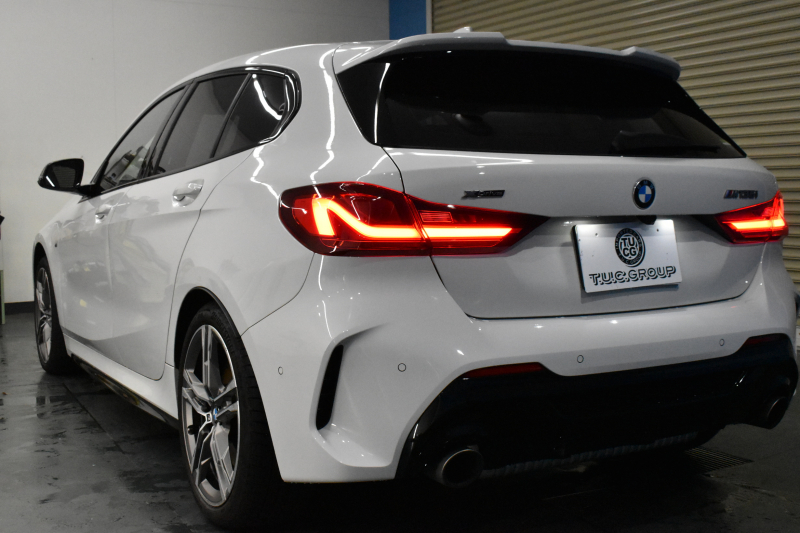 BMW 1シリーズ M135i xDrive ﾌﾙﾀｲﾑ4WD ﾃﾞﾋﾞｭｰP ｺﾝﾌｫｰﾄP ﾅﾋﾞｹﾞｰｼｮﾝP 可変ｻｽﾍﾟﾝｼｮﾝ Mｽﾎﾟｰﾂﾌﾞﾚｰｷ ACC Pｱｼｽﾄ BMWﾗｲﾌﾞｺｯｸﾋﾟｯﾄ ﾋｰﾀｰ付ｱﾙｶﾝﾀｰﾗｺﾝﾋﾞｽﾎﾟｰﾂｼｰﾄ ﾀｯﾁﾊﾟﾈﾙﾅﾋﾞ ｱｯﾌﾟﾙｶｰﾌﾟﾚｲ ﾍｷｻｺﾞﾅﾙLEDﾍｯﾄﾞﾗｲﾄ  2年保証