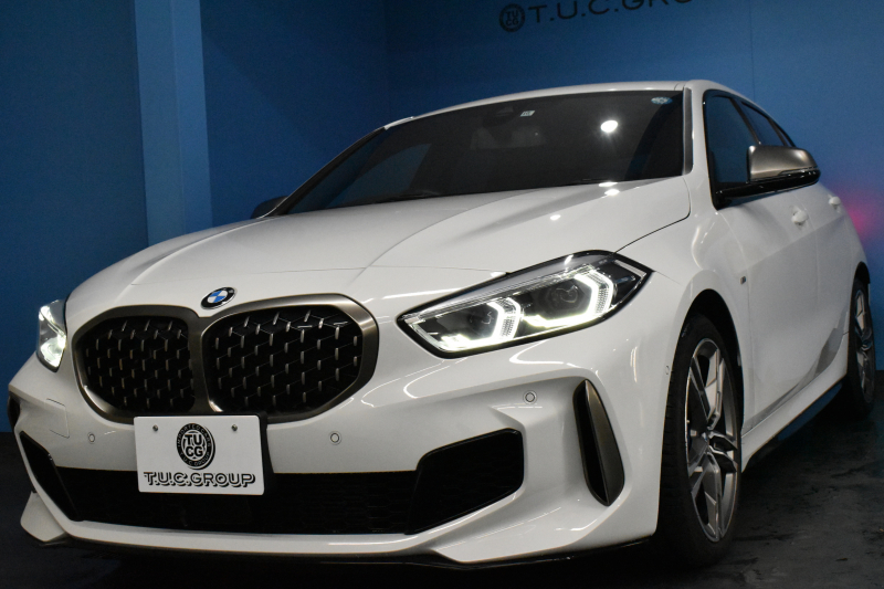 BMW 1シリーズ M135i xDrive ﾌﾙﾀｲﾑ4WD ﾃﾞﾋﾞｭｰP ｺﾝﾌｫｰﾄP ﾅﾋﾞｹﾞｰｼｮﾝP 可変ｻｽﾍﾟﾝｼｮﾝ Mｽﾎﾟｰﾂﾌﾞﾚｰｷ ACC Pｱｼｽﾄ BMWﾗｲﾌﾞｺｯｸﾋﾟｯﾄ ﾋｰﾀｰ付ｱﾙｶﾝﾀｰﾗｺﾝﾋﾞｽﾎﾟｰﾂｼｰﾄ ﾀｯﾁﾊﾟﾈﾙﾅﾋﾞ ｱｯﾌﾟﾙｶｰﾌﾟﾚｲ ﾍｷｻｺﾞﾅﾙLEDﾍｯﾄﾞﾗｲﾄ  2年保証