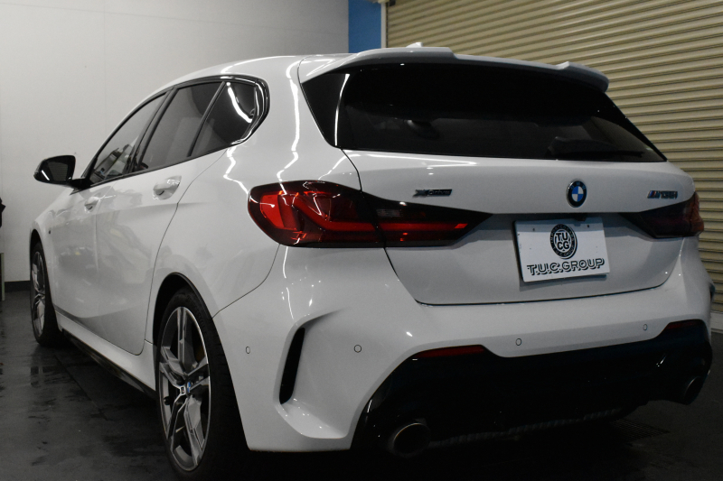 BMW 1シリーズ M135i xDrive ﾌﾙﾀｲﾑ4WD ﾃﾞﾋﾞｭｰP ｺﾝﾌｫｰﾄP ﾅﾋﾞｹﾞｰｼｮﾝP 可変ｻｽﾍﾟﾝｼｮﾝ Mｽﾎﾟｰﾂﾌﾞﾚｰｷ ACC Pｱｼｽﾄ BMWﾗｲﾌﾞｺｯｸﾋﾟｯﾄ ﾋｰﾀｰ付ｱﾙｶﾝﾀｰﾗｺﾝﾋﾞｽﾎﾟｰﾂｼｰﾄ ﾀｯﾁﾊﾟﾈﾙﾅﾋﾞ ｱｯﾌﾟﾙｶｰﾌﾟﾚｲ ﾍｷｻｺﾞﾅﾙLEDﾍｯﾄﾞﾗｲﾄ  2年保証