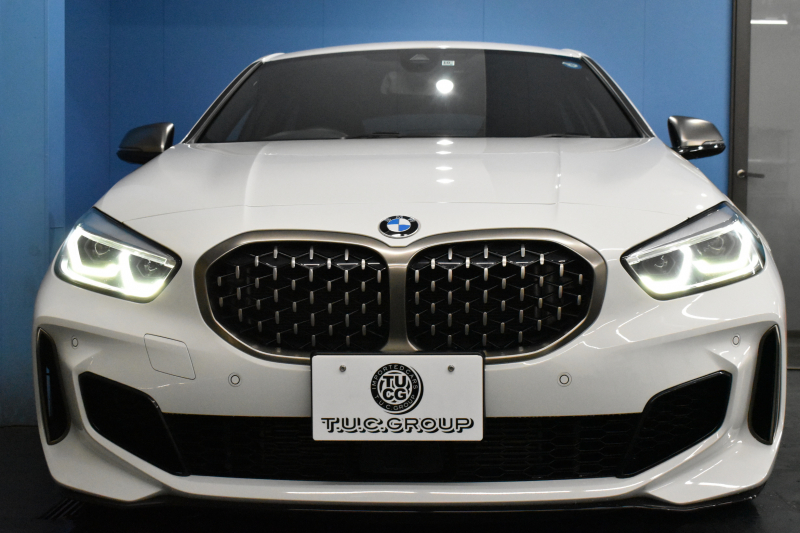 BMW 1シリーズ M135i xDrive ﾌﾙﾀｲﾑ4WD ﾃﾞﾋﾞｭｰP ｺﾝﾌｫｰﾄP ﾅﾋﾞｹﾞｰｼｮﾝP 可変ｻｽﾍﾟﾝｼｮﾝ Mｽﾎﾟｰﾂﾌﾞﾚｰｷ ACC Pｱｼｽﾄ BMWﾗｲﾌﾞｺｯｸﾋﾟｯﾄ ﾋｰﾀｰ付ｱﾙｶﾝﾀｰﾗｺﾝﾋﾞｽﾎﾟｰﾂｼｰﾄ ﾀｯﾁﾊﾟﾈﾙﾅﾋﾞ ｱｯﾌﾟﾙｶｰﾌﾟﾚｲ ﾍｷｻｺﾞﾅﾙLEDﾍｯﾄﾞﾗｲﾄ  2年保証