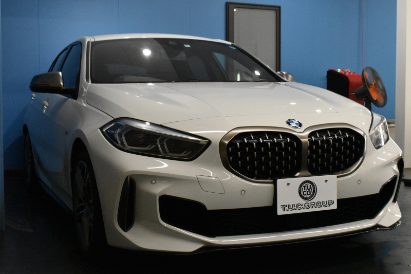 BMW 1シリーズ M135i xDrive ﾌﾙﾀｲﾑ4WD ﾃﾞﾋﾞｭｰP ｺﾝﾌｫｰﾄP ﾅﾋﾞｹﾞｰｼｮﾝP 可変ｻｽﾍﾟﾝｼｮﾝ Mｽﾎﾟｰﾂﾌﾞﾚｰｷ ACC Pｱｼｽﾄ BMWﾗｲﾌﾞｺｯｸﾋﾟｯﾄ ﾋｰﾀｰ付ｱﾙｶﾝﾀｰﾗｺﾝﾋﾞｽﾎﾟｰﾂｼｰﾄ ﾀｯﾁﾊﾟﾈﾙﾅﾋﾞ ｱｯﾌﾟﾙｶｰﾌﾟﾚｲ ﾍｷｻｺﾞﾅﾙLEDﾍｯﾄﾞﾗｲﾄ  2年保証