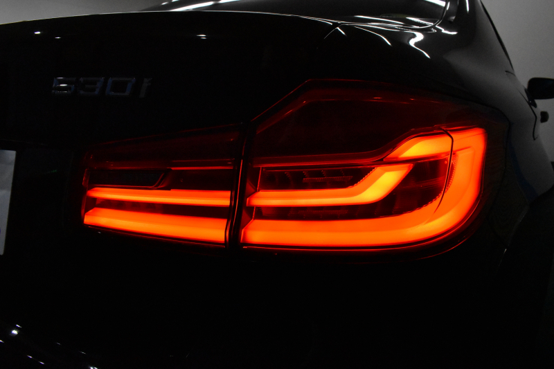 BMW 5シリーズ 530i Mｽﾎﾟｰﾂ ﾊｲﾗｲﾝP 新ﾃﾞｻﾞｲﾝ液晶ﾒｰﾀｰ  高出力ﾓﾃﾞﾙ  全席ﾋｰﾀｰ付黒白革 LEDﾍｯﾄﾞﾗｲﾄ 追従ACC 車線変更警告 ﾀｯﾁﾊﾟﾈﾙ対応iﾄﾞﾗｲﾌﾞHDDﾅﾋﾞﾌﾙｾｸﾞ 3Dﾋﾞｭｰ ｽﾃｱﾘﾝｸﾞｻﾎﾟｰﾄ Pｱｼｽﾄﾌﾟﾗｽ 電動ﾄﾗﾝｸ ｽﾏｰﾄｷｰ 2年保証