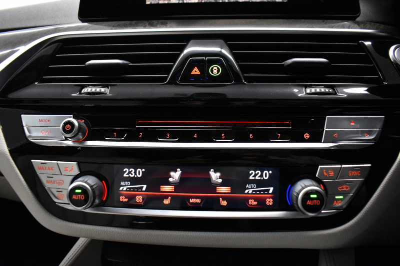 BMW 5シリーズ 530i Mｽﾎﾟｰﾂ ﾊｲﾗｲﾝP 新ﾃﾞｻﾞｲﾝ液晶ﾒｰﾀｰ  高出力ﾓﾃﾞﾙ  全席ﾋｰﾀｰ付黒白革 LEDﾍｯﾄﾞﾗｲﾄ 追従ACC 車線変更警告 ﾀｯﾁﾊﾟﾈﾙ対応iﾄﾞﾗｲﾌﾞHDDﾅﾋﾞﾌﾙｾｸﾞ 3Dﾋﾞｭｰ ｽﾃｱﾘﾝｸﾞｻﾎﾟｰﾄ Pｱｼｽﾄﾌﾟﾗｽ 電動ﾄﾗﾝｸ ｽﾏｰﾄｷｰ 2年保証