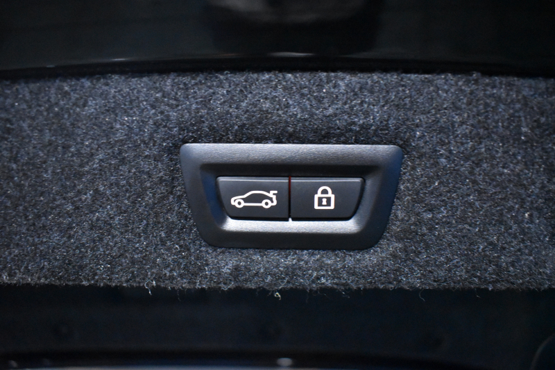 BMW 5シリーズ 530i Mｽﾎﾟｰﾂ ﾊｲﾗｲﾝP 新ﾃﾞｻﾞｲﾝ液晶ﾒｰﾀｰ  高出力ﾓﾃﾞﾙ  全席ﾋｰﾀｰ付黒白革 LEDﾍｯﾄﾞﾗｲﾄ 追従ACC 車線変更警告 ﾀｯﾁﾊﾟﾈﾙ対応iﾄﾞﾗｲﾌﾞHDDﾅﾋﾞﾌﾙｾｸﾞ 3Dﾋﾞｭｰ ｽﾃｱﾘﾝｸﾞｻﾎﾟｰﾄ Pｱｼｽﾄﾌﾟﾗｽ 電動ﾄﾗﾝｸ ｽﾏｰﾄｷｰ 2年保証