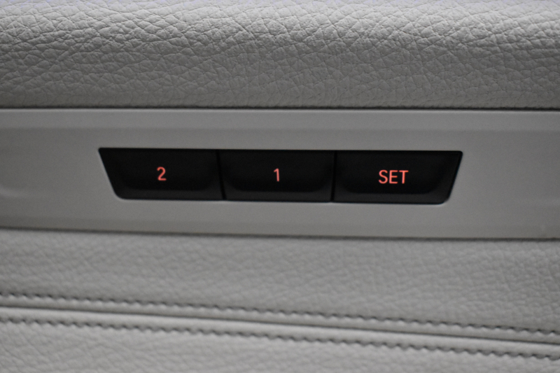 BMW 5シリーズ 530i Mｽﾎﾟｰﾂ ﾊｲﾗｲﾝP 新ﾃﾞｻﾞｲﾝ液晶ﾒｰﾀｰ  高出力ﾓﾃﾞﾙ  全席ﾋｰﾀｰ付黒白革 LEDﾍｯﾄﾞﾗｲﾄ 追従ACC 車線変更警告 ﾀｯﾁﾊﾟﾈﾙ対応iﾄﾞﾗｲﾌﾞHDDﾅﾋﾞﾌﾙｾｸﾞ 3Dﾋﾞｭｰ ｽﾃｱﾘﾝｸﾞｻﾎﾟｰﾄ Pｱｼｽﾄﾌﾟﾗｽ 電動ﾄﾗﾝｸ ｽﾏｰﾄｷｰ 2年保証