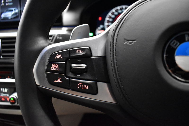 BMW 5シリーズ 530i Mｽﾎﾟｰﾂ ﾊｲﾗｲﾝP 新ﾃﾞｻﾞｲﾝ液晶ﾒｰﾀｰ  高出力ﾓﾃﾞﾙ  全席ﾋｰﾀｰ付黒白革 LEDﾍｯﾄﾞﾗｲﾄ 追従ACC 車線変更警告 ﾀｯﾁﾊﾟﾈﾙ対応iﾄﾞﾗｲﾌﾞHDDﾅﾋﾞﾌﾙｾｸﾞ 3Dﾋﾞｭｰ ｽﾃｱﾘﾝｸﾞｻﾎﾟｰﾄ Pｱｼｽﾄﾌﾟﾗｽ 電動ﾄﾗﾝｸ ｽﾏｰﾄｷｰ 2年保証