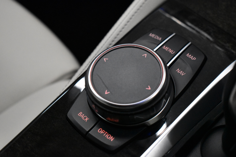 BMW 5シリーズ 530i Mｽﾎﾟｰﾂ ﾊｲﾗｲﾝP 新ﾃﾞｻﾞｲﾝ液晶ﾒｰﾀｰ  高出力ﾓﾃﾞﾙ  全席ﾋｰﾀｰ付黒白革 LEDﾍｯﾄﾞﾗｲﾄ 追従ACC 車線変更警告 ﾀｯﾁﾊﾟﾈﾙ対応iﾄﾞﾗｲﾌﾞHDDﾅﾋﾞﾌﾙｾｸﾞ 3Dﾋﾞｭｰ ｽﾃｱﾘﾝｸﾞｻﾎﾟｰﾄ Pｱｼｽﾄﾌﾟﾗｽ 電動ﾄﾗﾝｸ ｽﾏｰﾄｷｰ 2年保証