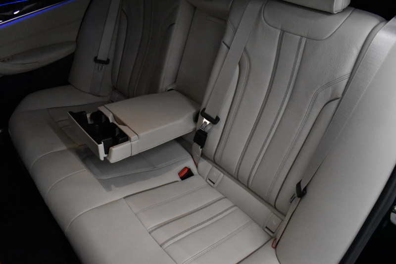 BMW 5シリーズ 530i Mｽﾎﾟｰﾂ ﾊｲﾗｲﾝP 新ﾃﾞｻﾞｲﾝ液晶ﾒｰﾀｰ  高出力ﾓﾃﾞﾙ  全席ﾋｰﾀｰ付黒白革 LEDﾍｯﾄﾞﾗｲﾄ 追従ACC 車線変更警告 ﾀｯﾁﾊﾟﾈﾙ対応iﾄﾞﾗｲﾌﾞHDDﾅﾋﾞﾌﾙｾｸﾞ 3Dﾋﾞｭｰ ｽﾃｱﾘﾝｸﾞｻﾎﾟｰﾄ Pｱｼｽﾄﾌﾟﾗｽ 電動ﾄﾗﾝｸ ｽﾏｰﾄｷｰ 2年保証