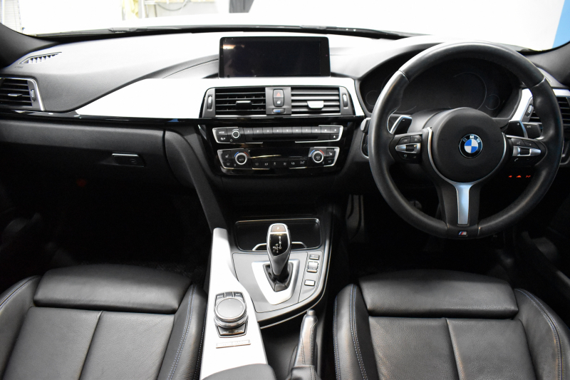 BMW 3シリーズ 320d Mｽﾎﾟｰﾂｴﾃﾞｨｼｮﾝｼｬﾄﾞｰ LCI後期限定8Cｴﾝｼﾞﾝ ﾋｰﾀｰ付黒革 専用ﾀﾞｰｸLEDﾍｯﾄﾞﾗｲﾄ&ﾃｰﾙ 液晶ﾒｰﾀｰ 追従ACC ﾀｯﾁﾊﾟﾈﾙHDDﾅﾋﾞ 車線変更&逸脱&歩行者警告 衝突軽減ﾌﾞﾚｰｷ  19AW  前後PDC Bｶﾒﾗ  2年保証