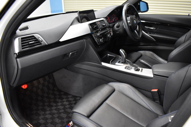 BMW 3シリーズ 320d Mｽﾎﾟｰﾂｴﾃﾞｨｼｮﾝｼｬﾄﾞｰ LCI後期限定8Cｴﾝｼﾞﾝ ﾋｰﾀｰ付黒革 専用ﾀﾞｰｸLEDﾍｯﾄﾞﾗｲﾄ&ﾃｰﾙ 液晶ﾒｰﾀｰ 追従ACC ﾀｯﾁﾊﾟﾈﾙHDDﾅﾋﾞ 車線変更&逸脱&歩行者警告 衝突軽減ﾌﾞﾚｰｷ  19AW  前後PDC Bｶﾒﾗ  2年保証