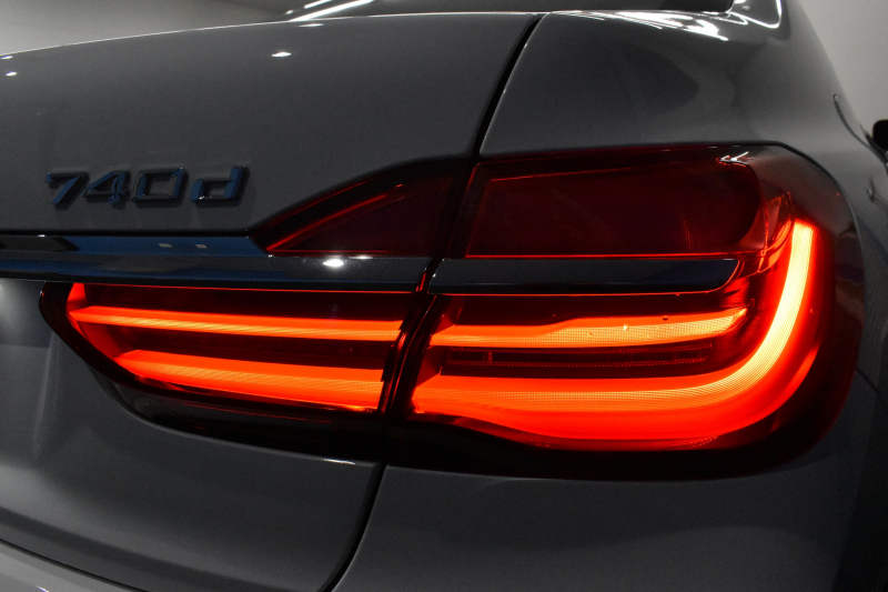 BMW 7シリーズ 740d XDrive ｴｸﾞｾﾞｸﾃｨﾌﾞ ｻﾝﾙｰﾌ BMWﾚｰｻﾞｰLED 4WD ﾘﾓｰﾄP 前席ﾏｯｻｰｼﾞ＆ﾍﾞﾝﾁﾚｰｼｮﾝ 全席ﾋｰﾀｰ付黒革 ACC HUD ﾊｰﾏﾝｶｰﾄﾞﾝ  ｼﾞｪｽﾁｬｰｺﾝﾄﾛｰﾙ対応ﾀｯﾁﾊﾟﾈﾙﾅﾋﾞ3Dﾋﾞｭｰ LCW 液晶ﾒｰﾀｰ 19AW 電動ﾄﾗﾝｸ 2年保証