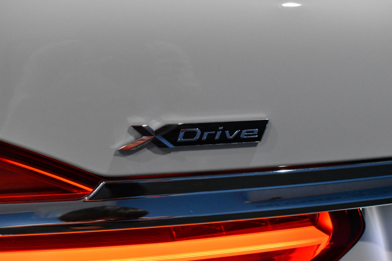 BMW 7シリーズ 740d XDrive ｴｸﾞｾﾞｸﾃｨﾌﾞ ｻﾝﾙｰﾌ BMWﾚｰｻﾞｰLED 4WD ﾘﾓｰﾄP 前席ﾏｯｻｰｼﾞ＆ﾍﾞﾝﾁﾚｰｼｮﾝ 全席ﾋｰﾀｰ付黒革 ACC HUD ﾊｰﾏﾝｶｰﾄﾞﾝ  ｼﾞｪｽﾁｬｰｺﾝﾄﾛｰﾙ対応ﾀｯﾁﾊﾟﾈﾙﾅﾋﾞ3Dﾋﾞｭｰ LCW 液晶ﾒｰﾀｰ 19AW 電動ﾄﾗﾝｸ 2年保証