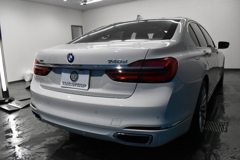 BMW 7シリーズ 740d XDrive ｴｸﾞｾﾞｸﾃｨﾌﾞ ｻﾝﾙｰﾌ BMWﾚｰｻﾞｰLED 4WD ﾘﾓｰﾄP 前席ﾏｯｻｰｼﾞ＆ﾍﾞﾝﾁﾚｰｼｮﾝ 全席ﾋｰﾀｰ付黒革 ACC HUD ﾊｰﾏﾝｶｰﾄﾞﾝ  ｼﾞｪｽﾁｬｰｺﾝﾄﾛｰﾙ対応ﾀｯﾁﾊﾟﾈﾙﾅﾋﾞ3Dﾋﾞｭｰ LCW 液晶ﾒｰﾀｰ 19AW 電動ﾄﾗﾝｸ 2年保証