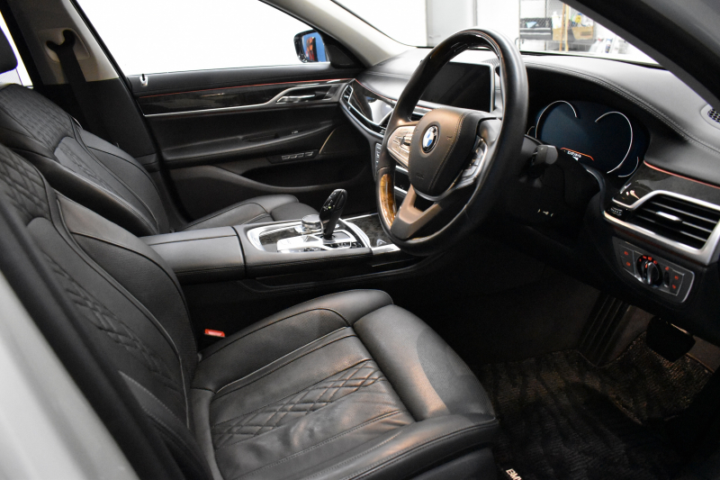 BMW 7シリーズ 740d XDrive ｴｸﾞｾﾞｸﾃｨﾌﾞ ｻﾝﾙｰﾌ BMWﾚｰｻﾞｰLED 4WD ﾘﾓｰﾄP 前席ﾏｯｻｰｼﾞ＆ﾍﾞﾝﾁﾚｰｼｮﾝ 全席ﾋｰﾀｰ付黒革 ACC HUD ﾊｰﾏﾝｶｰﾄﾞﾝ  ｼﾞｪｽﾁｬｰｺﾝﾄﾛｰﾙ対応ﾀｯﾁﾊﾟﾈﾙﾅﾋﾞ3Dﾋﾞｭｰ LCW 液晶ﾒｰﾀｰ 19AW 電動ﾄﾗﾝｸ 2年保証