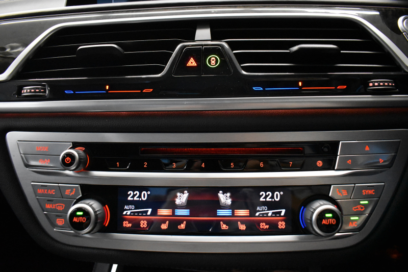 BMW 7シリーズ 740d XDrive ｴｸﾞｾﾞｸﾃｨﾌﾞ ｻﾝﾙｰﾌ BMWﾚｰｻﾞｰLED 4WD ﾘﾓｰﾄP 前席ﾏｯｻｰｼﾞ＆ﾍﾞﾝﾁﾚｰｼｮﾝ 全席ﾋｰﾀｰ付黒革 ACC HUD ﾊｰﾏﾝｶｰﾄﾞﾝ  ｼﾞｪｽﾁｬｰｺﾝﾄﾛｰﾙ対応ﾀｯﾁﾊﾟﾈﾙﾅﾋﾞ3Dﾋﾞｭｰ LCW 液晶ﾒｰﾀｰ 19AW 電動ﾄﾗﾝｸ 2年保証