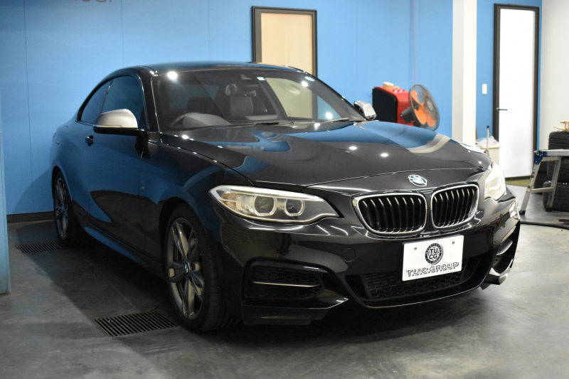 BMW 2シリーズ M235i 6速MT 直6ﾀｰﾎﾞ 326馬力 可変Mｻｽ 18AW ﾋｰﾀｰ付黒革 ﾀｯﾁﾊﾟｯﾄﾞ式iﾄﾞﾗｲﾌﾞHDDﾅﾋﾞBｶﾒﾗ ﾘｱPDC harman/kardon 大型ﾌﾞﾚｰｷｼｽﾃﾑ 車線逸脱&歩行者警告 衝突軽減ﾌﾞﾚｰｷ ｸﾙｺﾝ ｽﾏｰﾄｷｰ LEDﾘﾝｸﾞ付ｷｾﾉﾝ 2年保証