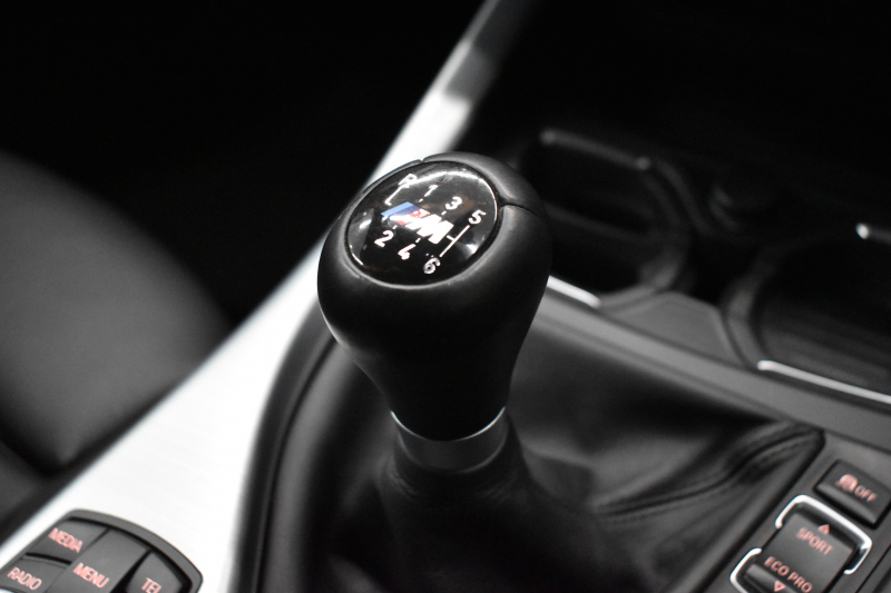 BMW 2シリーズ M235i 6速MT 直6ﾀｰﾎﾞ 326馬力 可変Mｻｽ 18AW ﾋｰﾀｰ付黒革 ﾀｯﾁﾊﾟｯﾄﾞ式iﾄﾞﾗｲﾌﾞHDDﾅﾋﾞBｶﾒﾗ ﾘｱPDC harman/kardon 大型ﾌﾞﾚｰｷｼｽﾃﾑ 車線逸脱&歩行者警告 衝突軽減ﾌﾞﾚｰｷ ｸﾙｺﾝ ｽﾏｰﾄｷｰ LEDﾘﾝｸﾞ付ｷｾﾉﾝ 2年保証